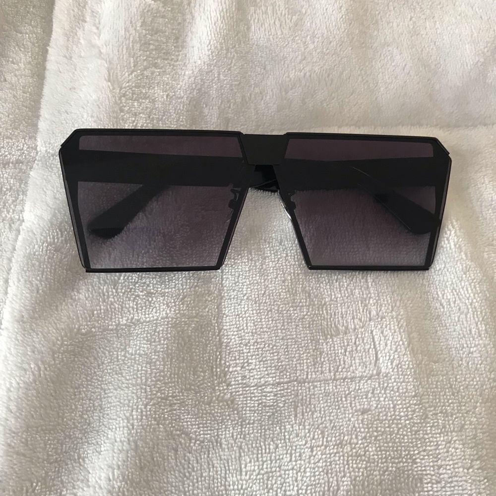 Black sexy sunglasses 😎